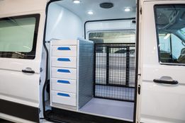 VW CRAFTER ELÄINLÄÄKÄRIAUTO 