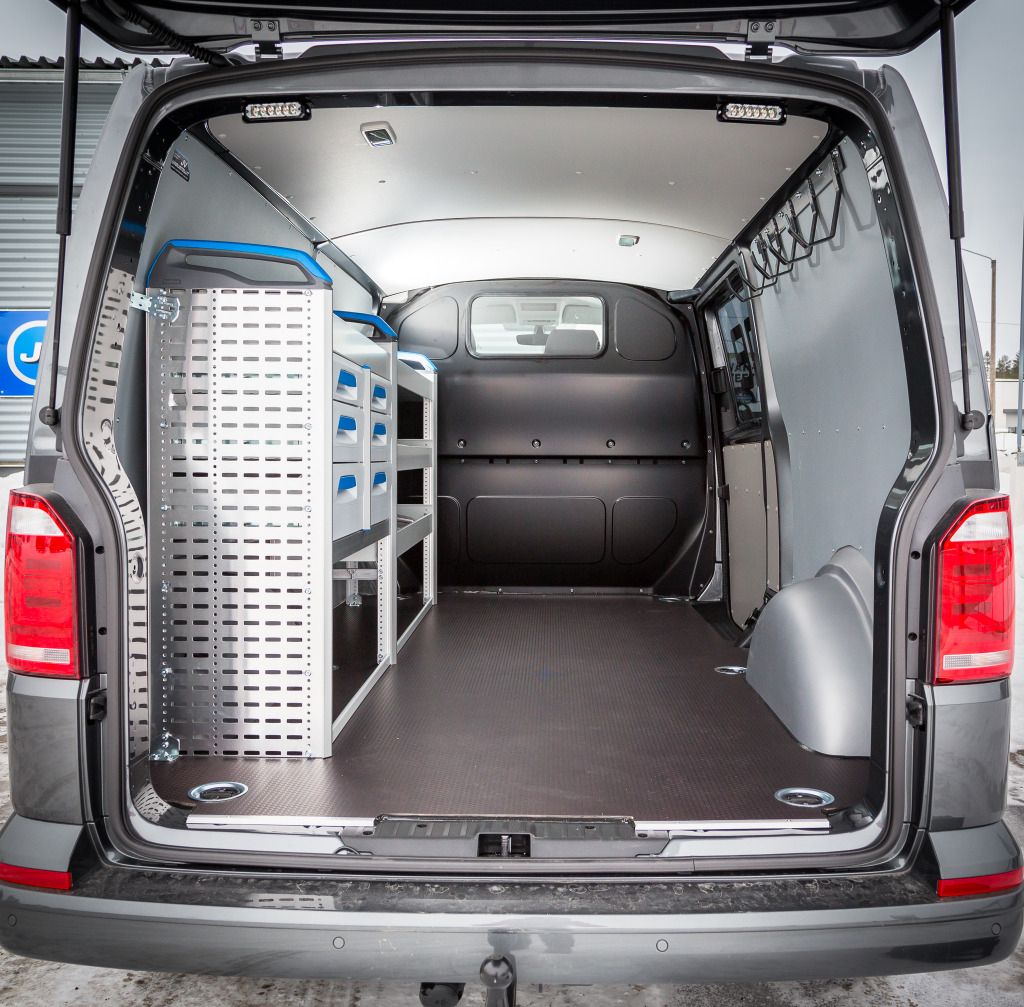 VW TRANSPORTER Sortimo-Huoltoautokaluste sekä Ripustusteline oikealla takasivulla 