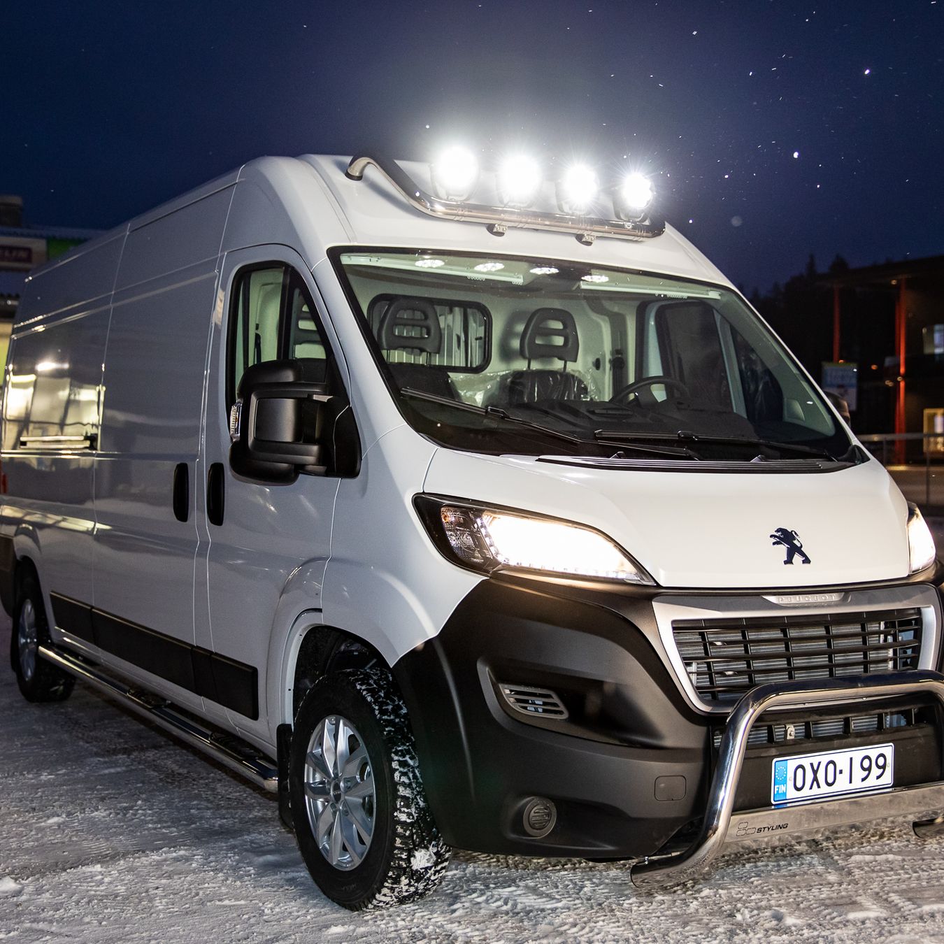 Citroen jumper ; vanerointi , perälautanostin , työvalot ,kylkiputket , lisäavalot 